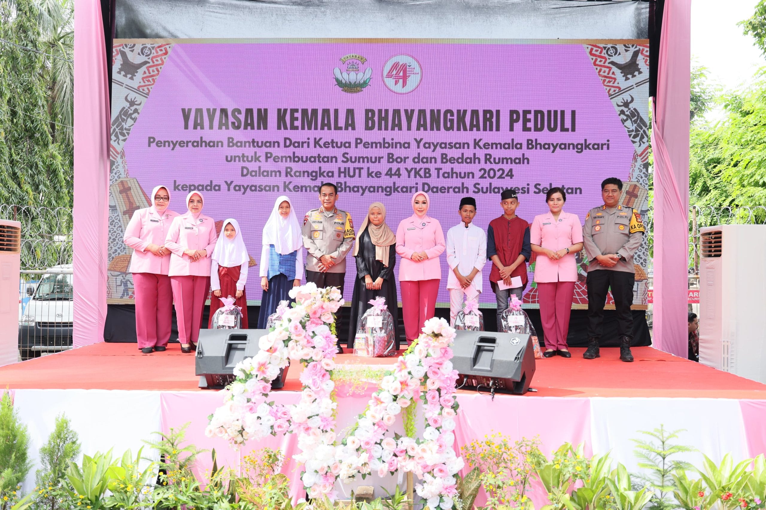 Kapolda Sulsel Hadir dalam Acara Bedah Rumah dan Sumur Bor YKB Sulsel dalam Rangka HUT Ke-44 Tahun 2024