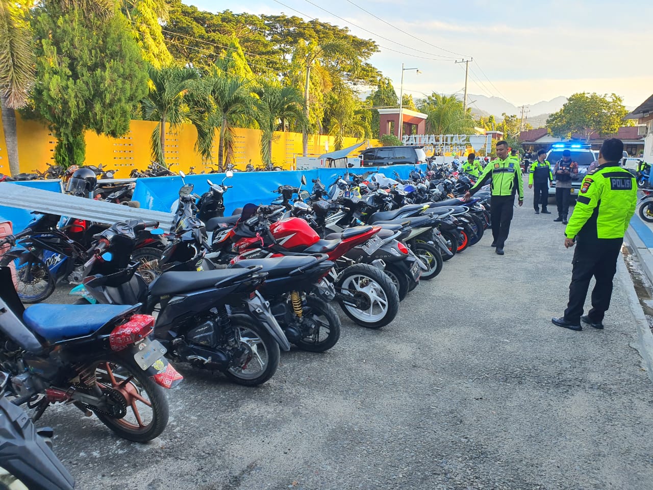 Personil Sat Lantas Polres Polman Melaksanakan Penertiban Balap Liar