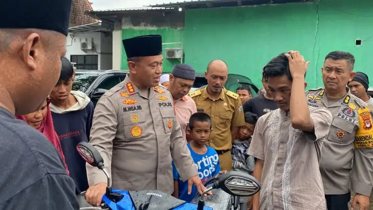 Viral Motor Dibakar, Kapolrestabes Makassar Berikan Motor Baru Kepada Korban