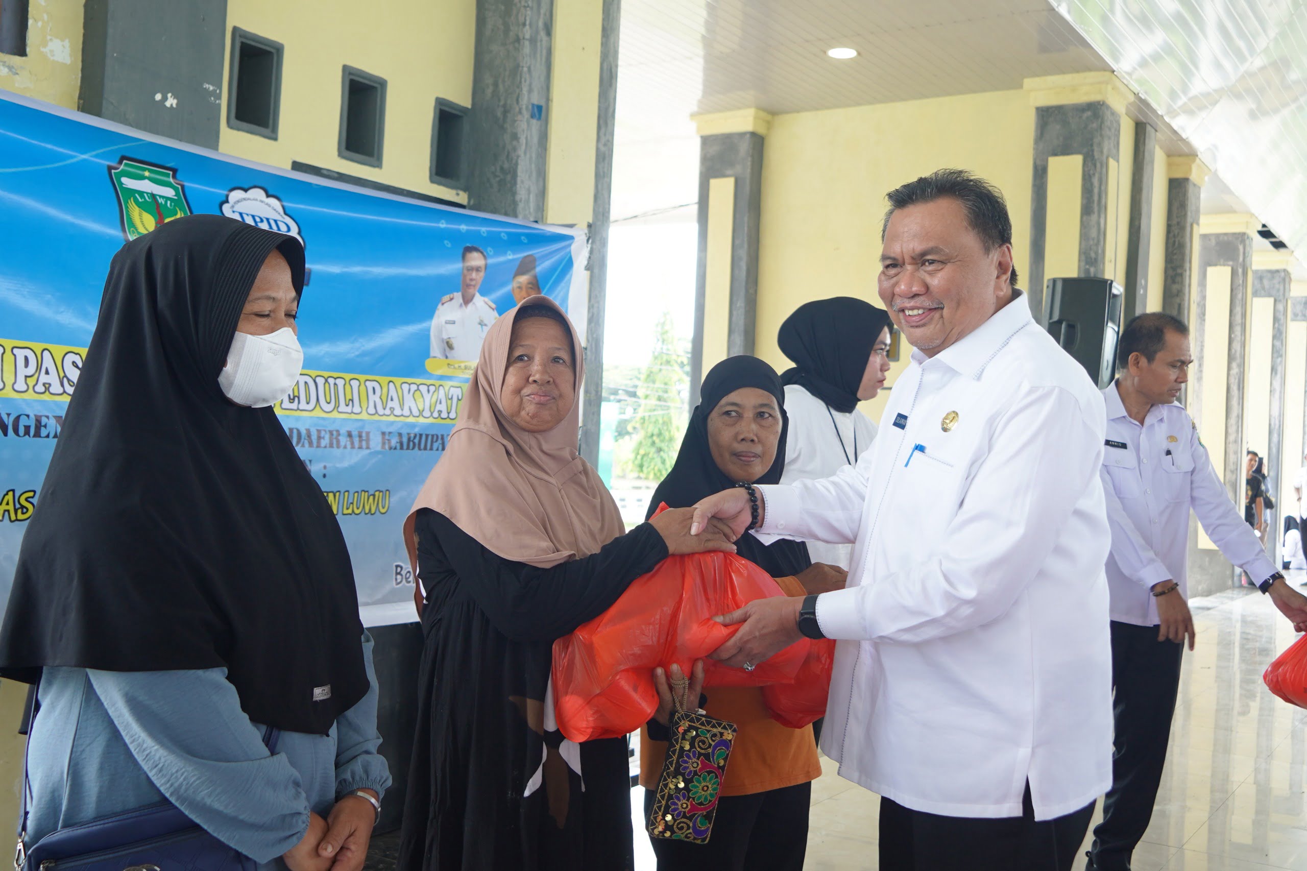 Menjaga Stabilitas Harga Bahan Pokok, Pemkab Luwu Gelar Operasi Pasar Murah Peduli Rakyat