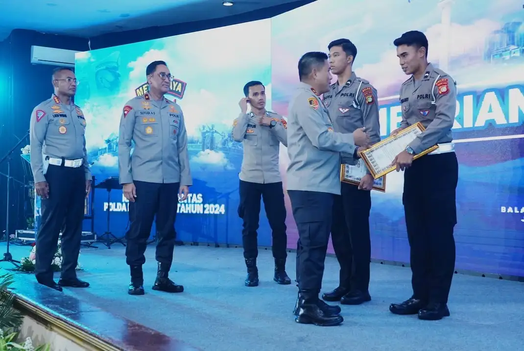Dua Pemain Timnas Indonesia Diberi Penghargaan oleh Kapolda Metro Jaya