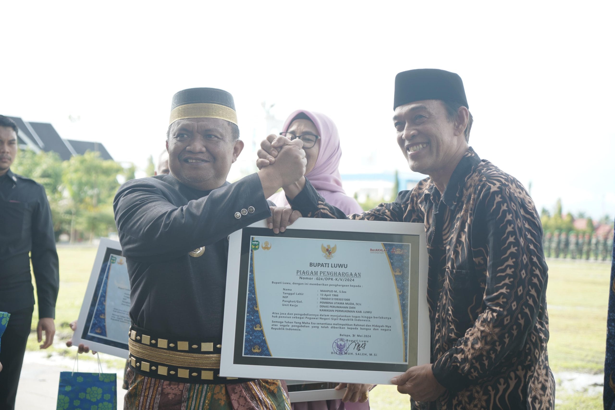 Peringatan Harlah Pancasila Tingkat Kabupaten Luwu Diwarnai Pemberian Penghargaan Kepada PNS dan Penyerahan Bantuan Pertanian Pasca Bencana