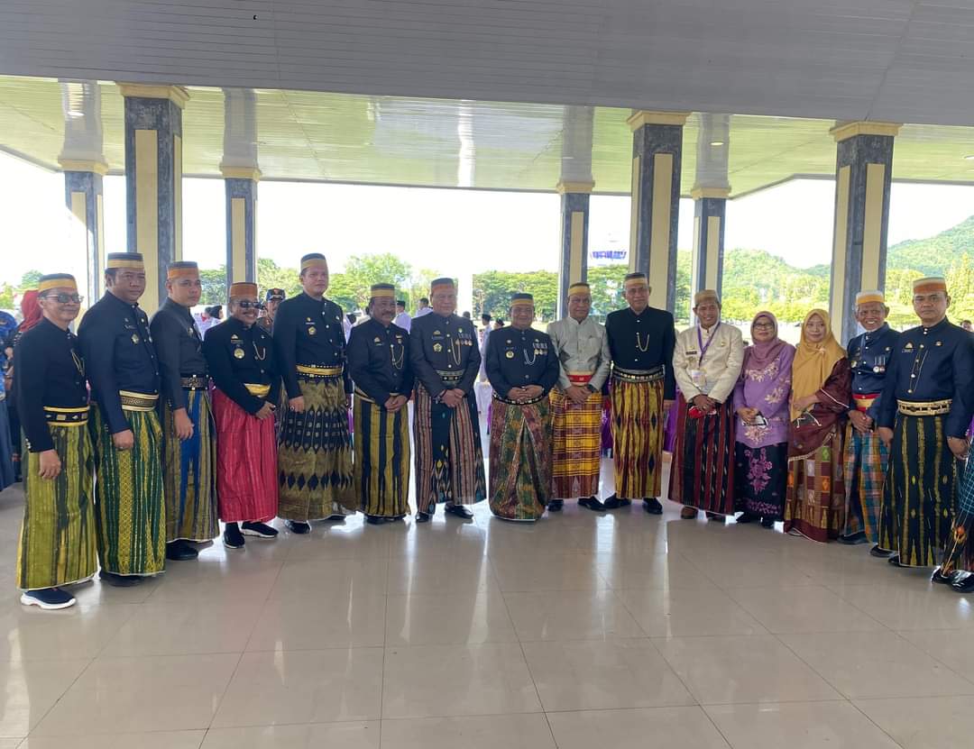 Peringatan Harla Pancasila, Pj Buati Luwu Berikan Penghargaan Korpri Kepada 45 PNS Purnabakti dan 186 Pegawai Naik Pangkat