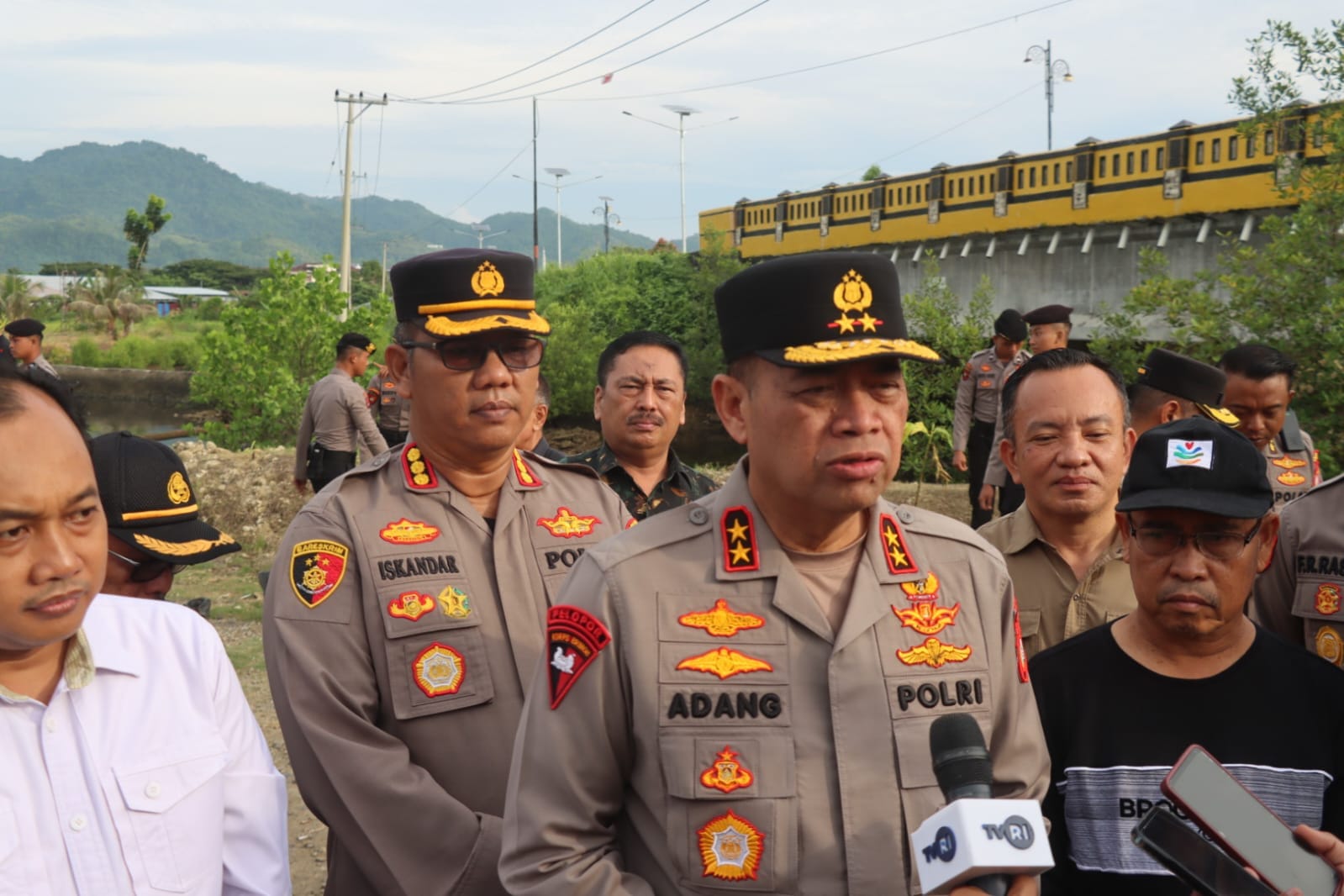 Sambut Hari Bhayangkara Ke-78, Kapolresta Mamuju Hadiri Gerakan Penanaman Pohon Secara Serentak Jajaran Polda Sulbar