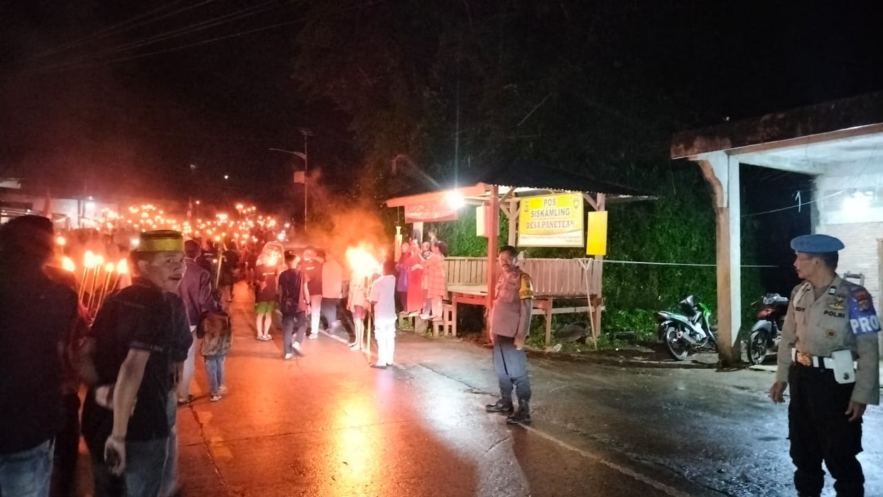 Personel Polsek Aralle Laksanakan Pengamanan Dan Pengawalan Kegiatan Takbiran Idul Adha di Kecamatan Aralle