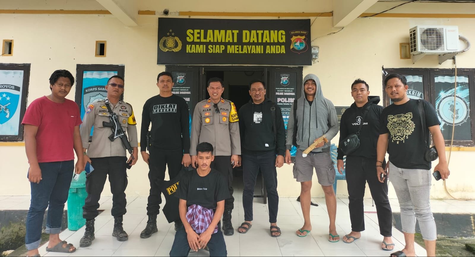 Demi Keselamatan Pelaku Penganiayaan Dari Amukan Massa, Polsek Kalumpang Membawa Pelaku Melalui Jalur Sungai Tarailu Menuju Polresta Mamuju