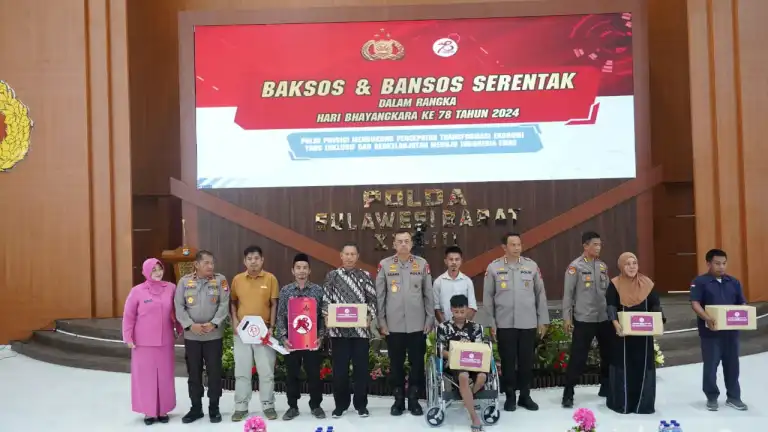 Kapolda Sulbar Serahkan Bantuan Sosial Semarakkan Hari Bhayangkara