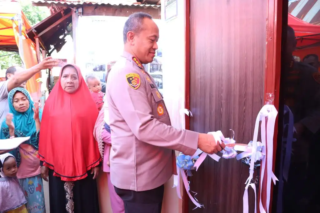 Sambut Hari Bhayangkara Ke- 78, Polrestabes Makassar Gelar Bedah Rumah dan Bansos