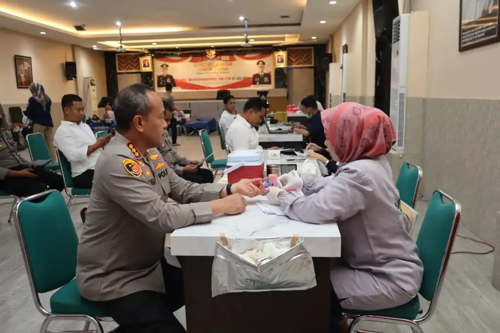Polrestabes Makassar Gelar Bakti Kesehatan Donor Darah Menyambut Hari Bhayangkara ke-78