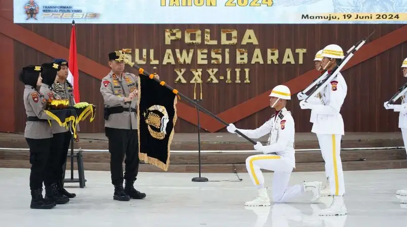 Kapolda Sulbar Pimpin Ritual Pencucian Pataka Siamasei