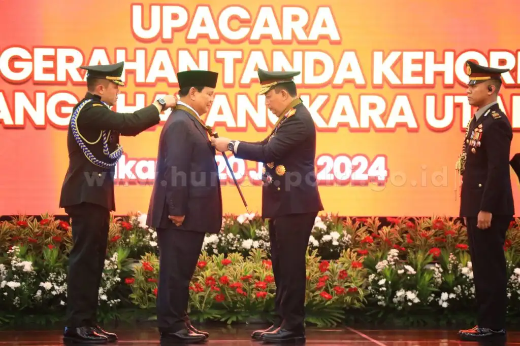 Menhan Prabowo Subianto Terima Penghargaan Tanda Kehormatan Bintang Bhayangkara Utama Polri