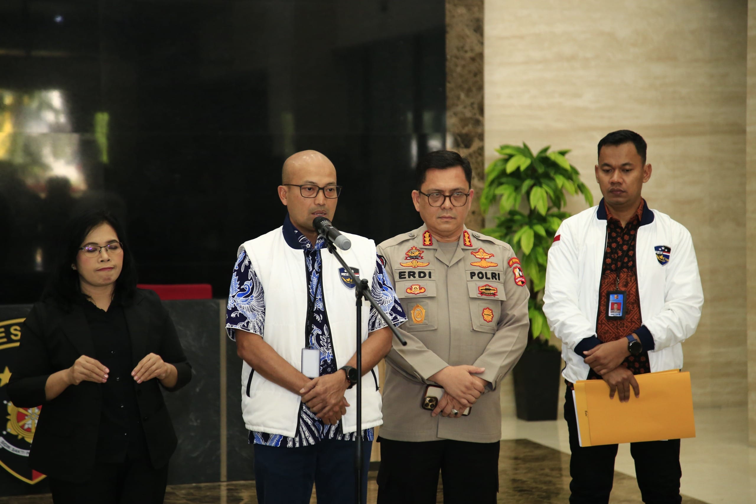Polri Bekuk Wanita Asal Sukabumi yang Jadi Operator Jaringan Scam Online Internasional