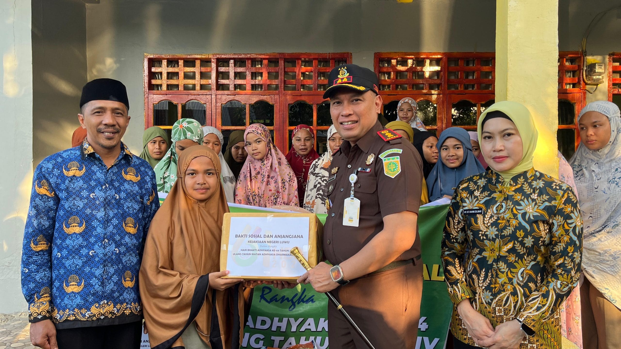 Berbagi Kebahagiaan di Hari Bhakti Adhyaksa ke-64, Kejari Luwu Anjangsana ke Panti Asuhan