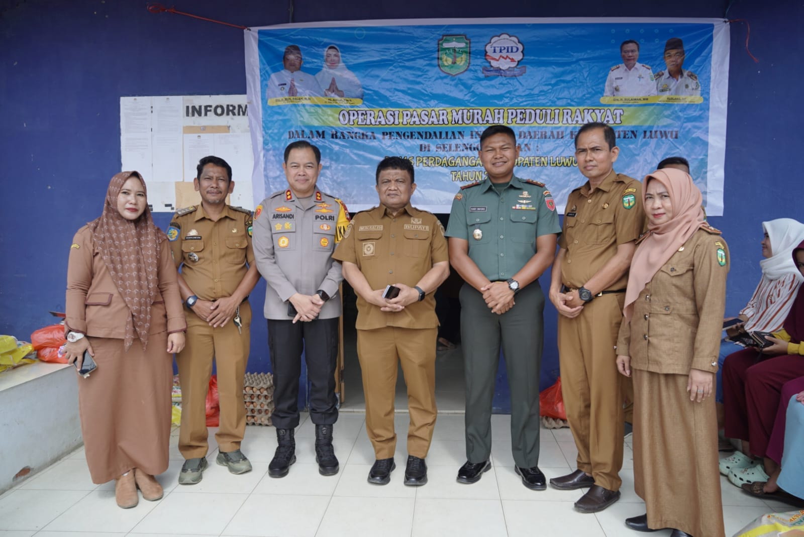 Kunker Ke Kecamatan Bua, Pj Bupati Luwu Tinjau Pelaksanaan Pasar Murah dan Perekaman KTP Elektronik