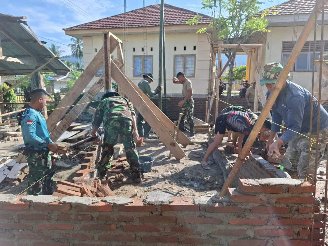 Satgas TMMD Ke 121 Kodim 1402/Polman Rehab Rumah Warga Kurang Mampu