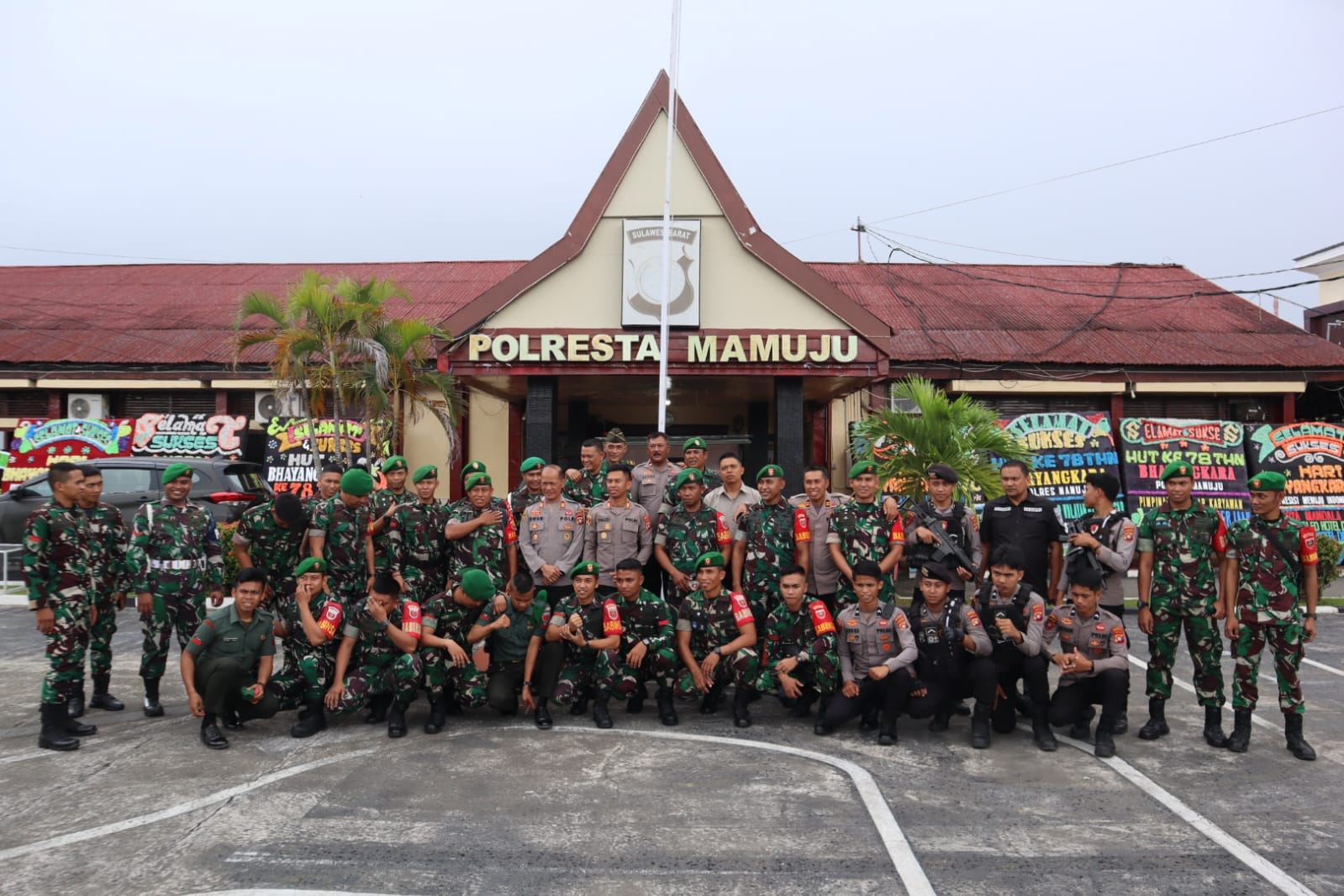 Puncak Peringatan Hari Bhayangkara Ke-78, Kapolresta Mamuju Terima Surprise Dari Dandim 1418 Mamuju