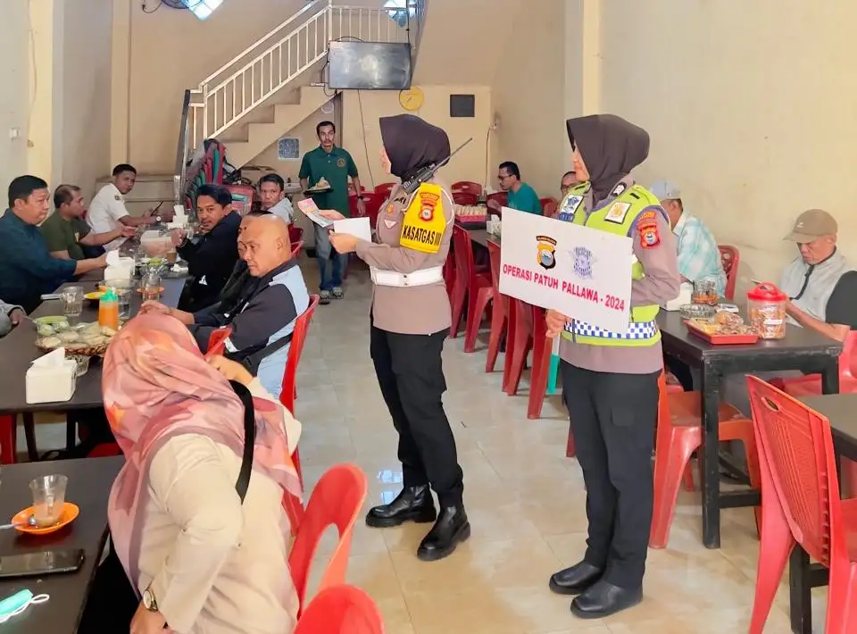 Operasi Patuh Pallawa 2024, Sat Lantas Polrestabes Makassar Gelar Sosialisasi di Warkop
