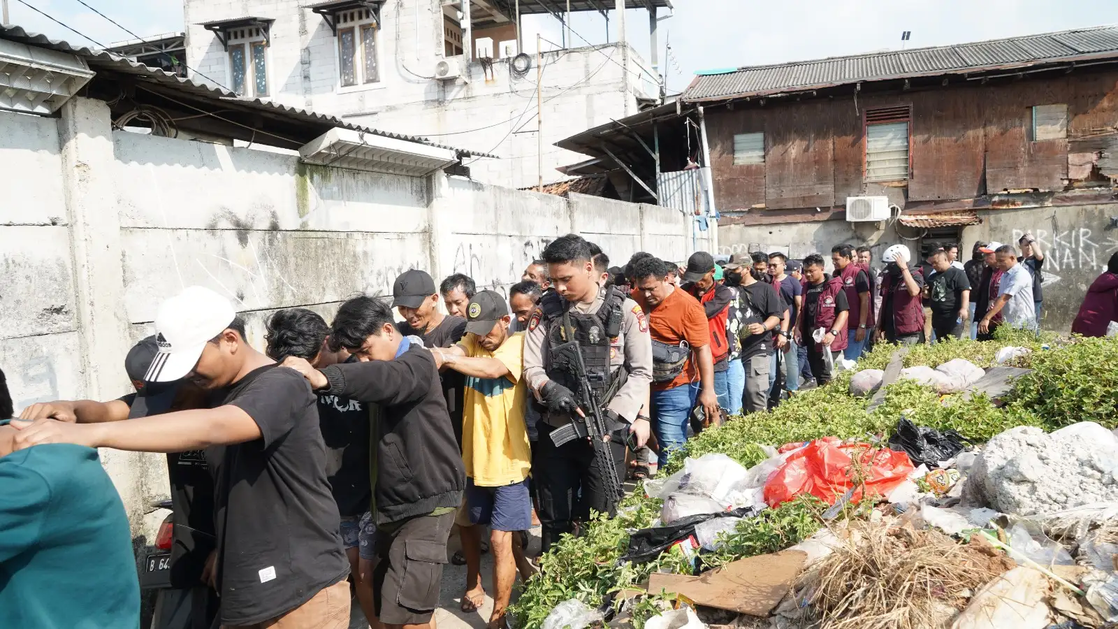 Gerebek Kampung Boncos, Polres Jakbar Beberkan Adanya Informasi Pasokan 2 Kg Ke Kampung Boncos