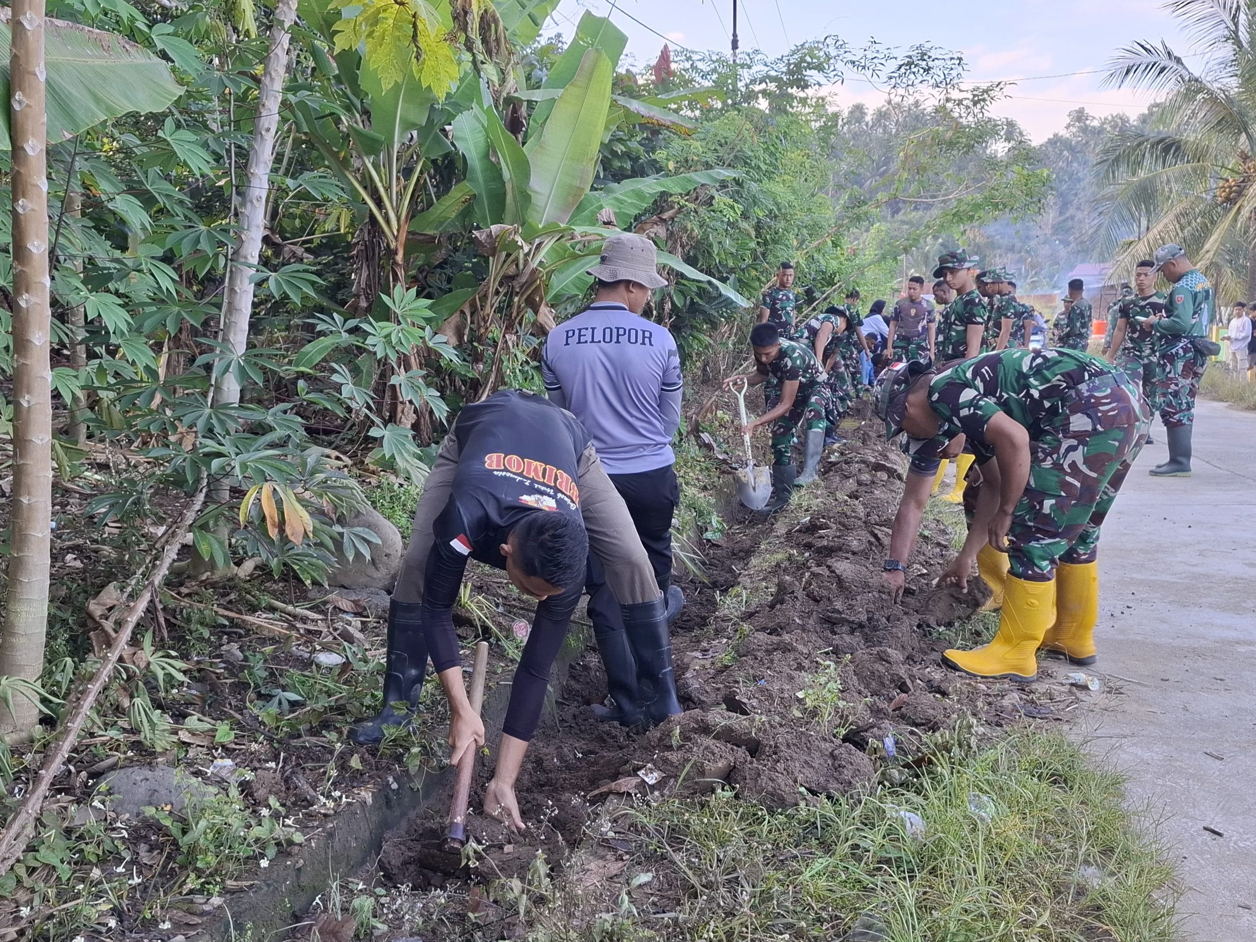 Satgas TMMD Ke 121 Kodim 1402/Polman Bersama Warga Riso, Gelar Karya Bakti
