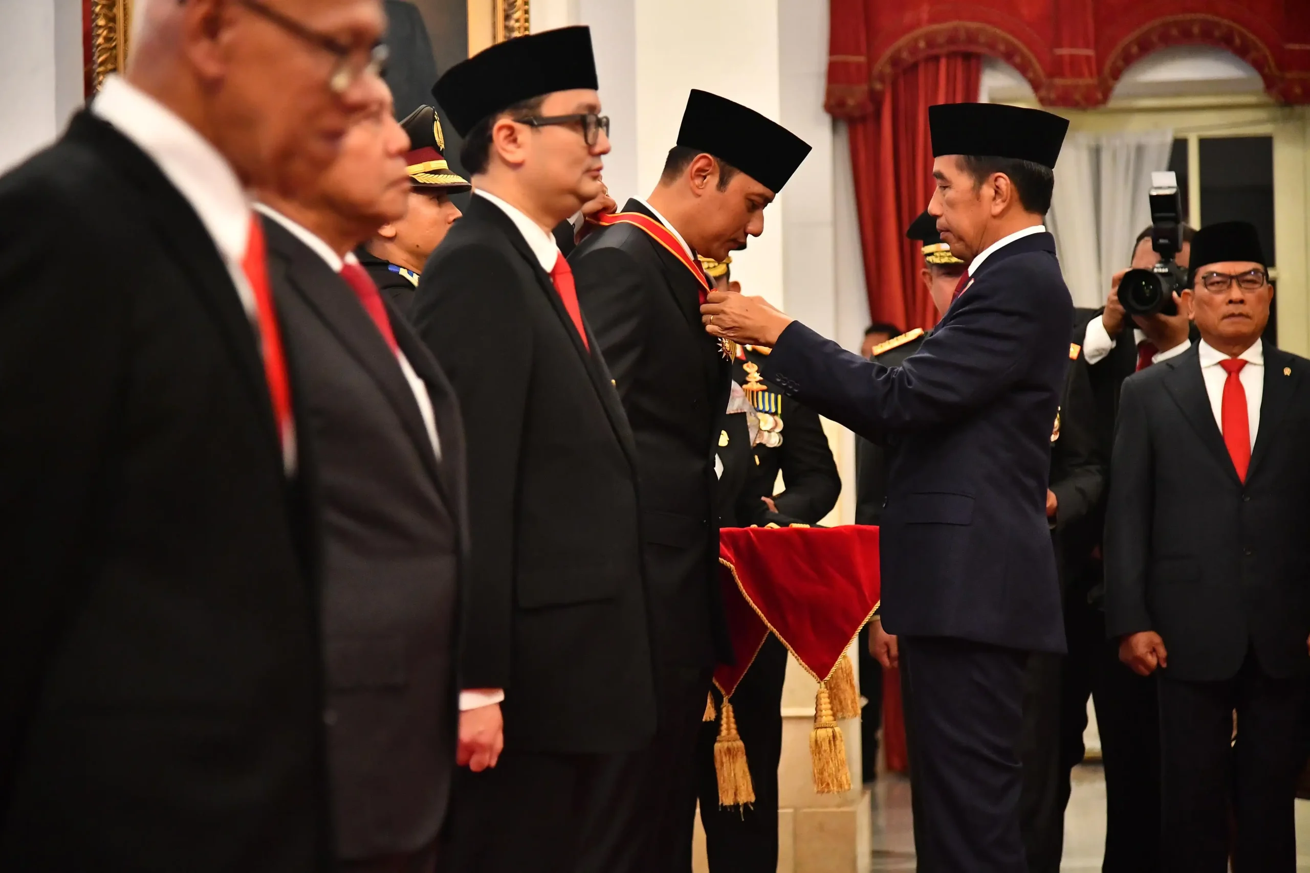 AHY Terima Bintang Mahaputera Nararya, Fokus Selesaikan Permasalahan Pertanahan di Indonesia