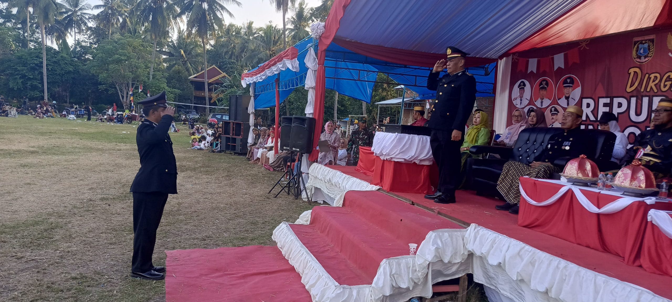 Wakili Kapolsek Wonomulyo, Panit Samapta Polsek Wonomulyo Pimpin Upacara Penurunan Bendera Merah Putih Dalam Rangka HUT RI ke-79 Di Matakali