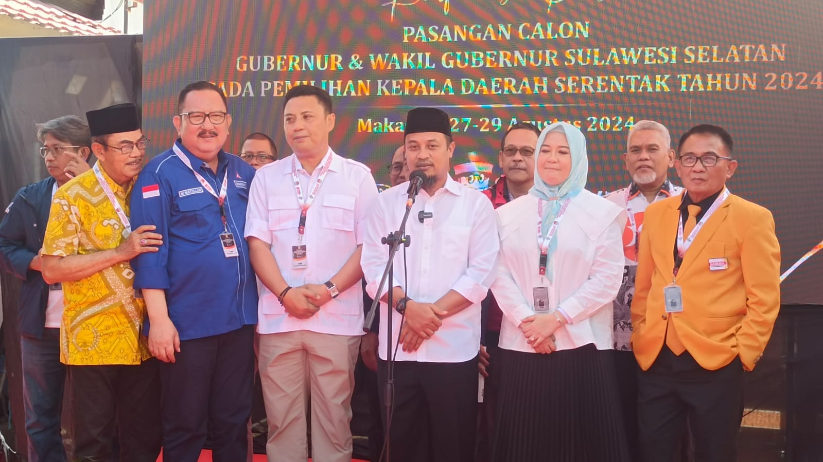 Ribuan Orang Hadiri Pendaftaran Andi Sudirman-Fatmawati di KPU Sulsel