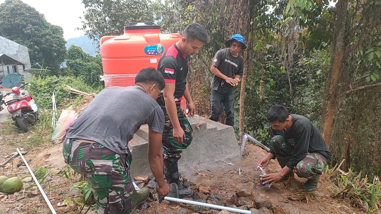 Warga Desa Kelapa Dua Terharu, Satgas TMMD Ke-121 Hadirkan Air Bersih Menggunakan hidram