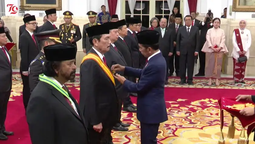 Presiden Jokowi Anugerahkan Tanda Jasa dan Kehormatan bagi 64 Tokoh, Ini Daftarnya