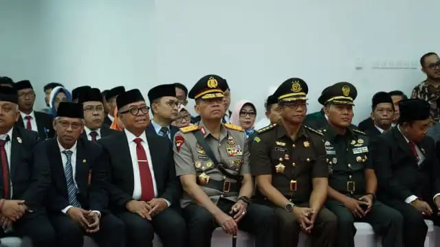 Kapolda Irjen Pol Adang Ginanjar Hadiri Pelantikan 45 Anggota DPRD Sulbar Masa Bakti 2024-2029
