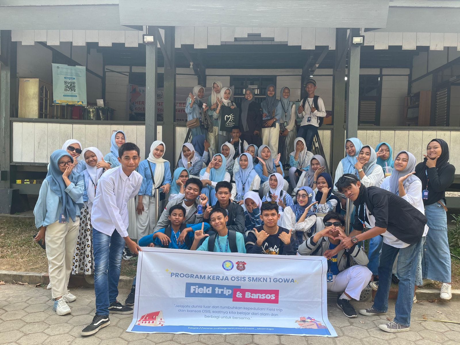 41 Pengurus OSIS SMKN 1 Gowa Laksanakan Field Trip ke Situs Bersejarah dan Baksos di Panti Asuhan