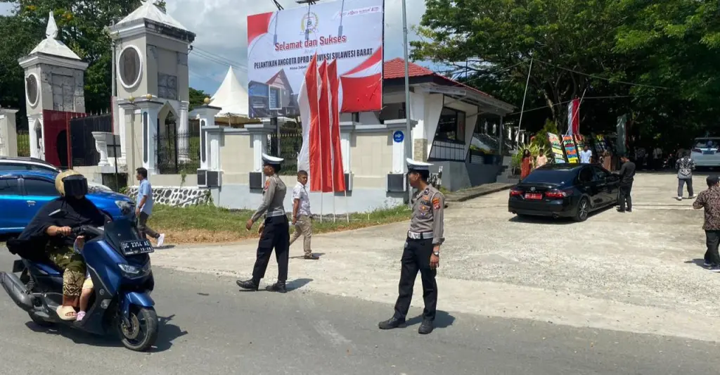 Dukung Kelancaran Pelantikan Anggota DPRD Sulbar, Polresta Mamuju Gelar Pengamanan Dan Pengaturan Lalu Lintas