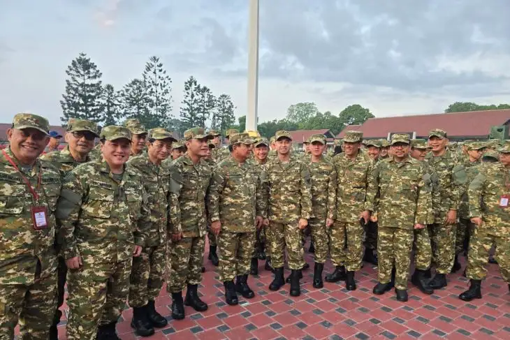 Menyatukan Langkah Kabinet Merah Putih: Presiden Prabowo dan Wapres Gibran Ikut Latihan Baris-berbaris di Akmil Magelang