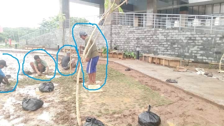 Foto Pekerja Tidak Menggunakan APD