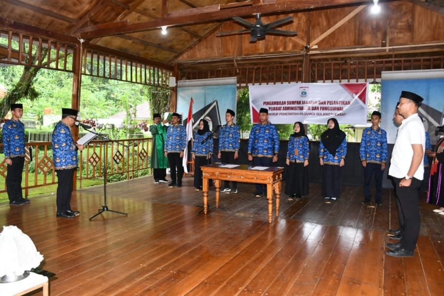 Sekprov Sulbar Lantik Satu Pejabat Administrator dan 7 Pejabat Fungsional