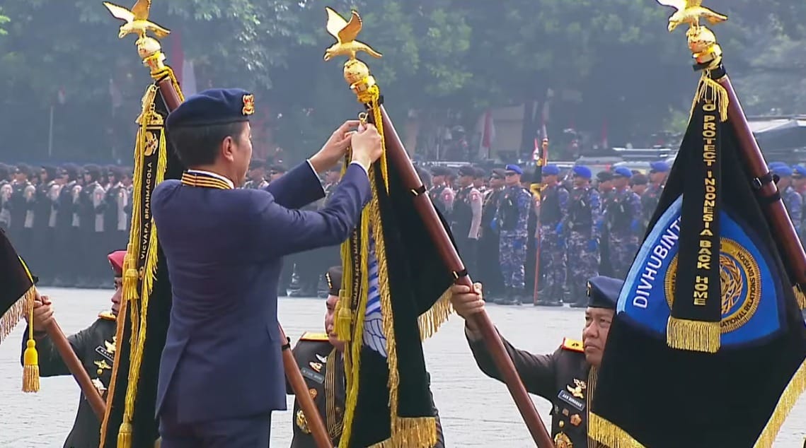 Presiden Jokowi Anugerahi Tanda Kehormatan Nugraha Sakanti kepada 7 Satker Polri