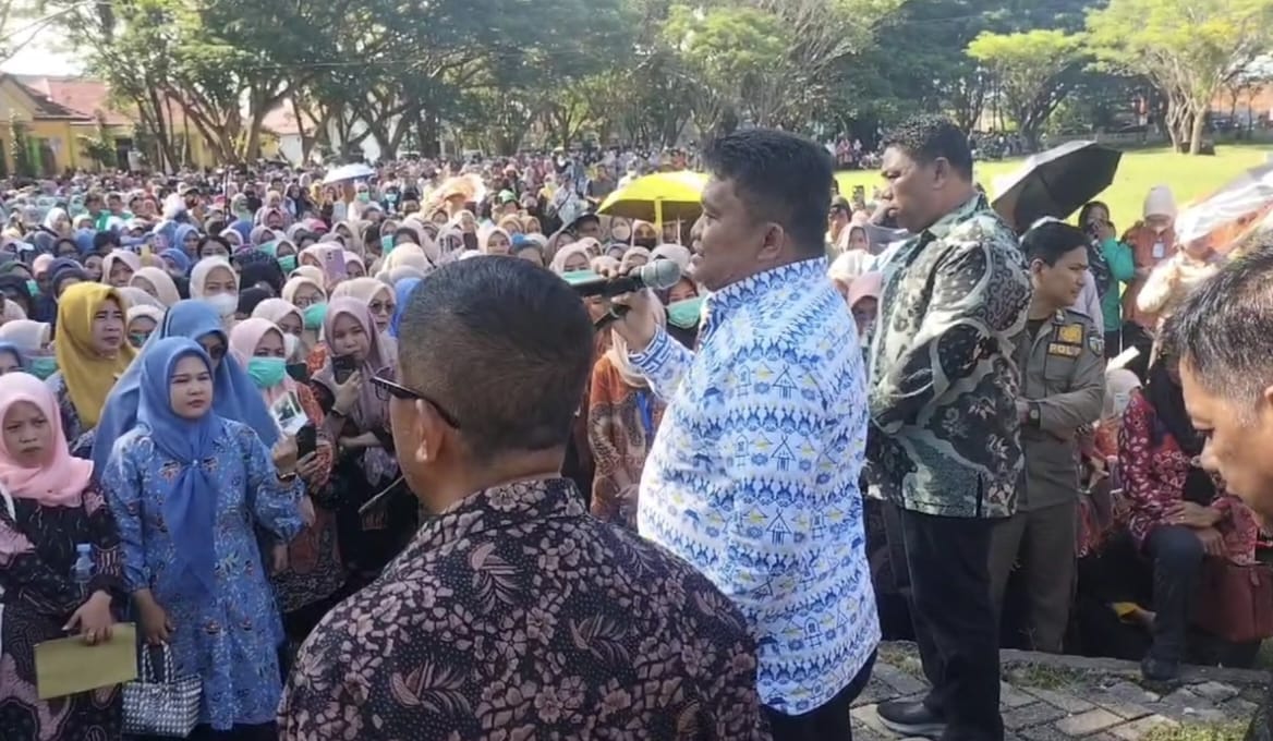Kumpulkan Seluruh Honorer di Luwu, PJ Bupati Tekankan Netral di Pilkada Sulsel dan Pilbup Luwu