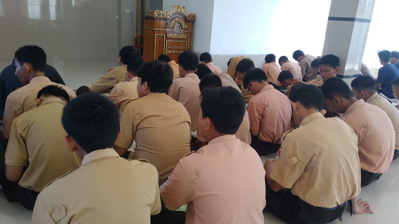 SMAS IT Al-Hikmah Amanah Ummah Maros Intens Pembacaan Surah Al Kahfi