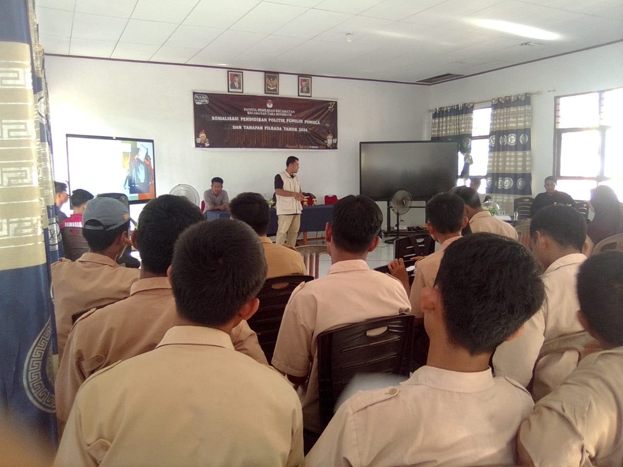 SMAN 5 Selayar Kerjasama PPK Takabonerate Gelar Sosialisasi Pendidikan Politik Pemilih Pemula