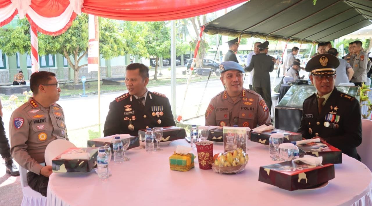 Kapolresta Mamuju Hadiri Upacara Peringatan Hut TNI Ke 79 Di Makorem 142 Tatag