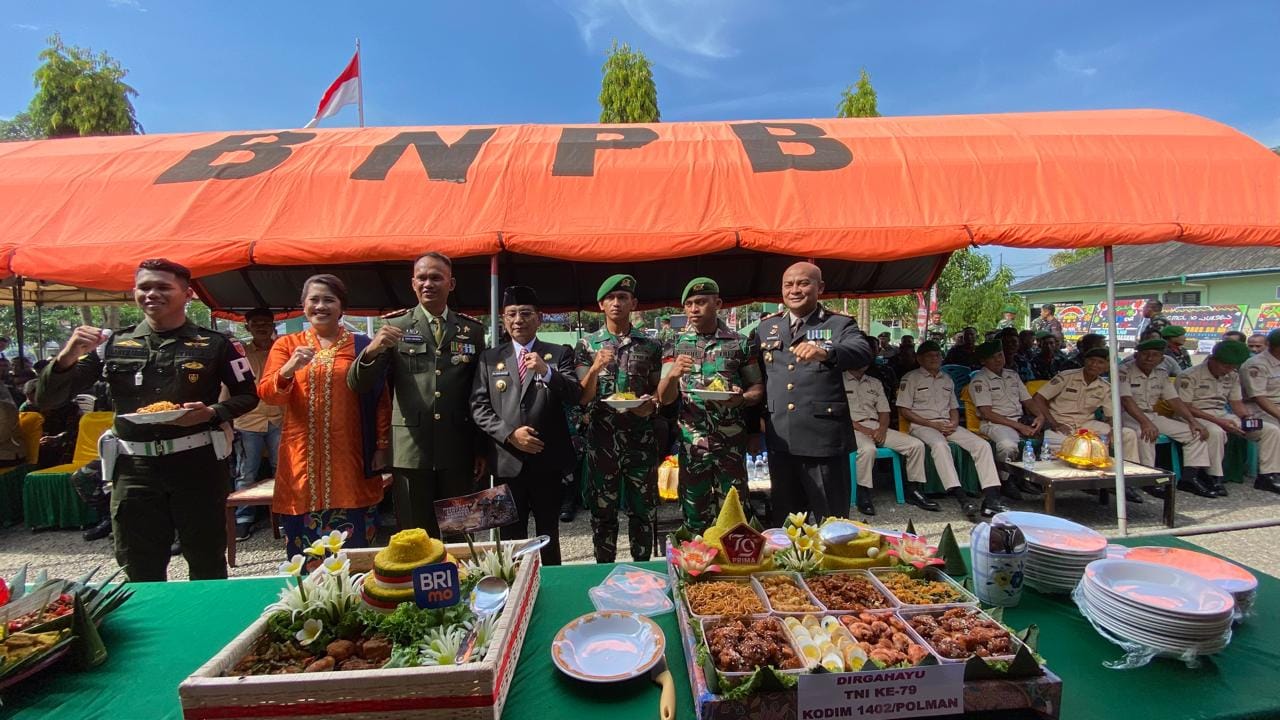 Kapolres Polman Hadiri Upacara Peringatan HUT TNI ke-79 Tahun 2024 Di Makodim 1402/Polman