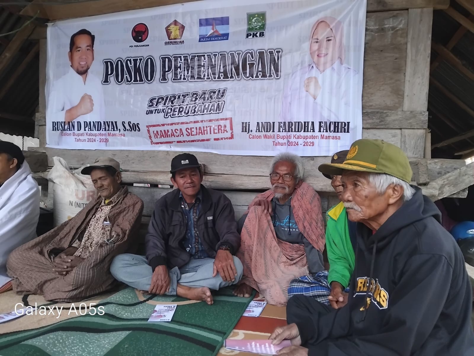 Paslon no urut 2 Ruslan- Ida kampanye Dialogis hari kedua di Kecamatan Sesena Padang