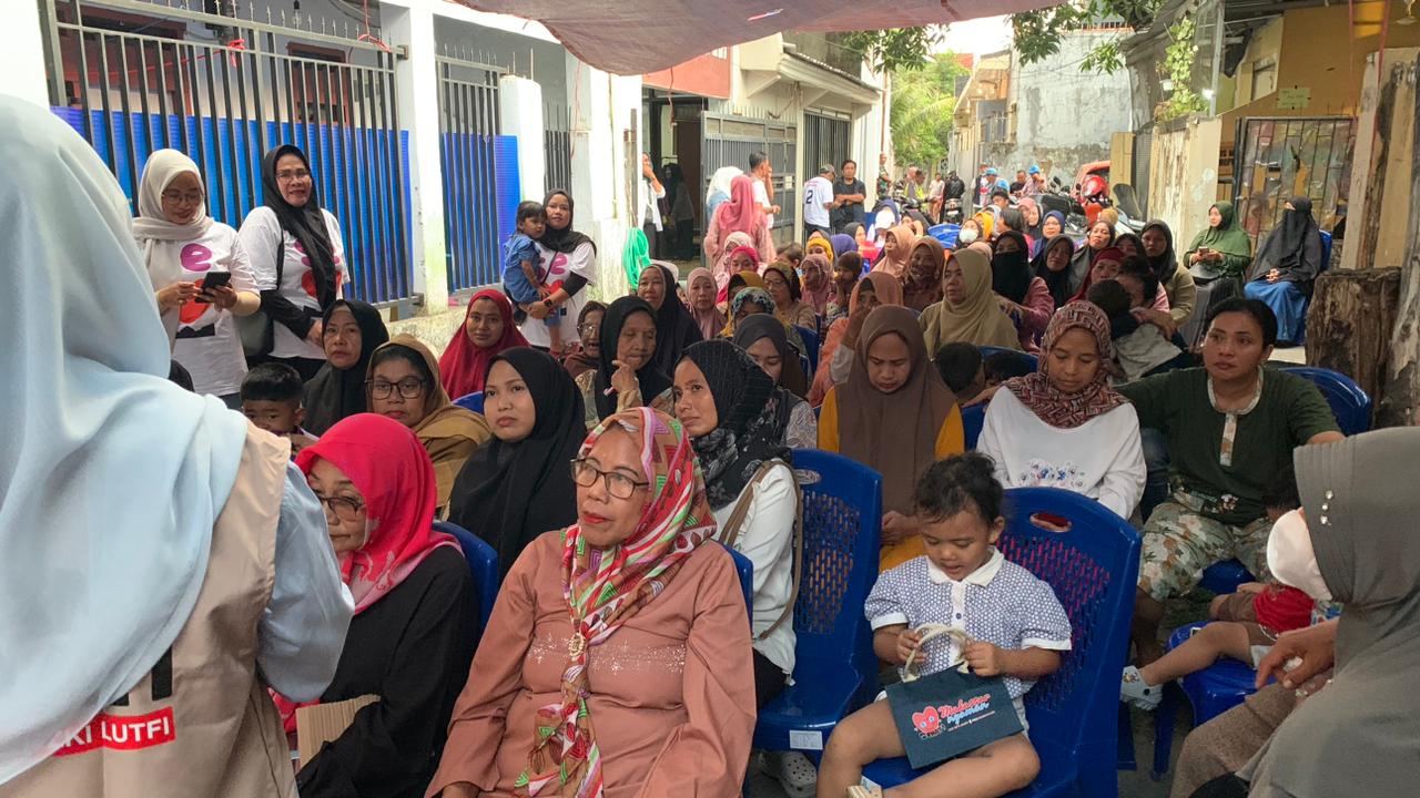 Program Seragam Sekolah Gratis Pasangan SEHATI Tarik Perhatian Warga Manggala dan Panakkukang