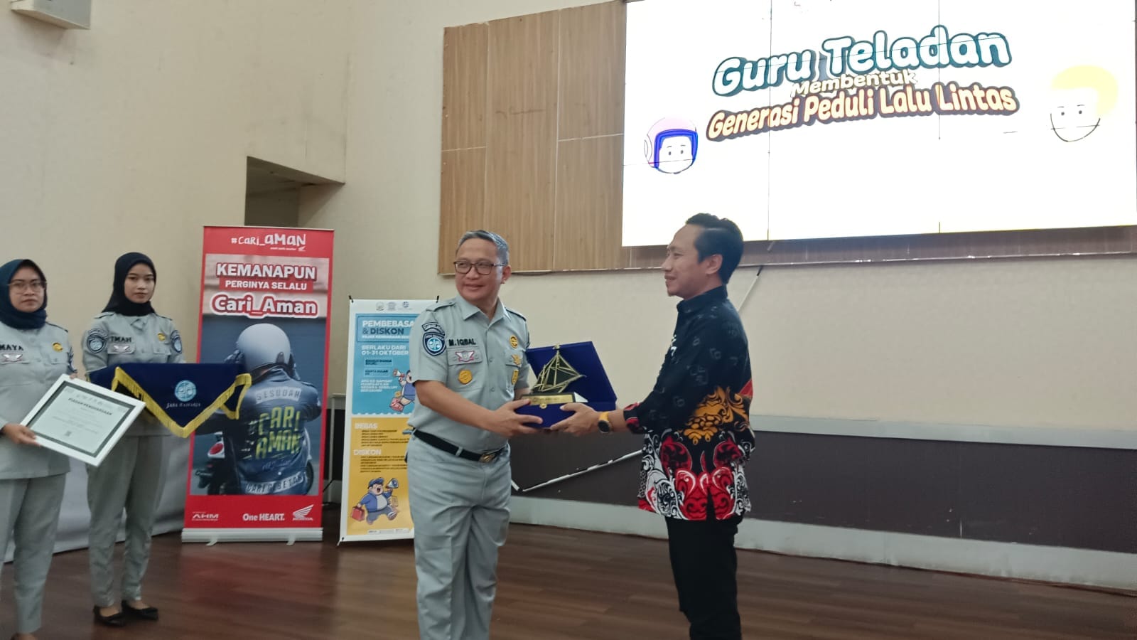 Peringati Hari Guru Nasional 2024, Dinas Pendidikan Sulsel dan PT Jasa Raharja Gelar Sosialisasi dan Bimbingan Teknis Lomba Karya Tulis Ilmiah Berbasis AI