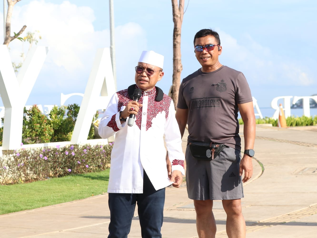 Kapolda Sulsel dan Ustadz Das’ad Latif Ajak Masyarakat Ciptakan Keamanan dan Ketertiban Lewat Jalan Santai bersama di CPI Makassar