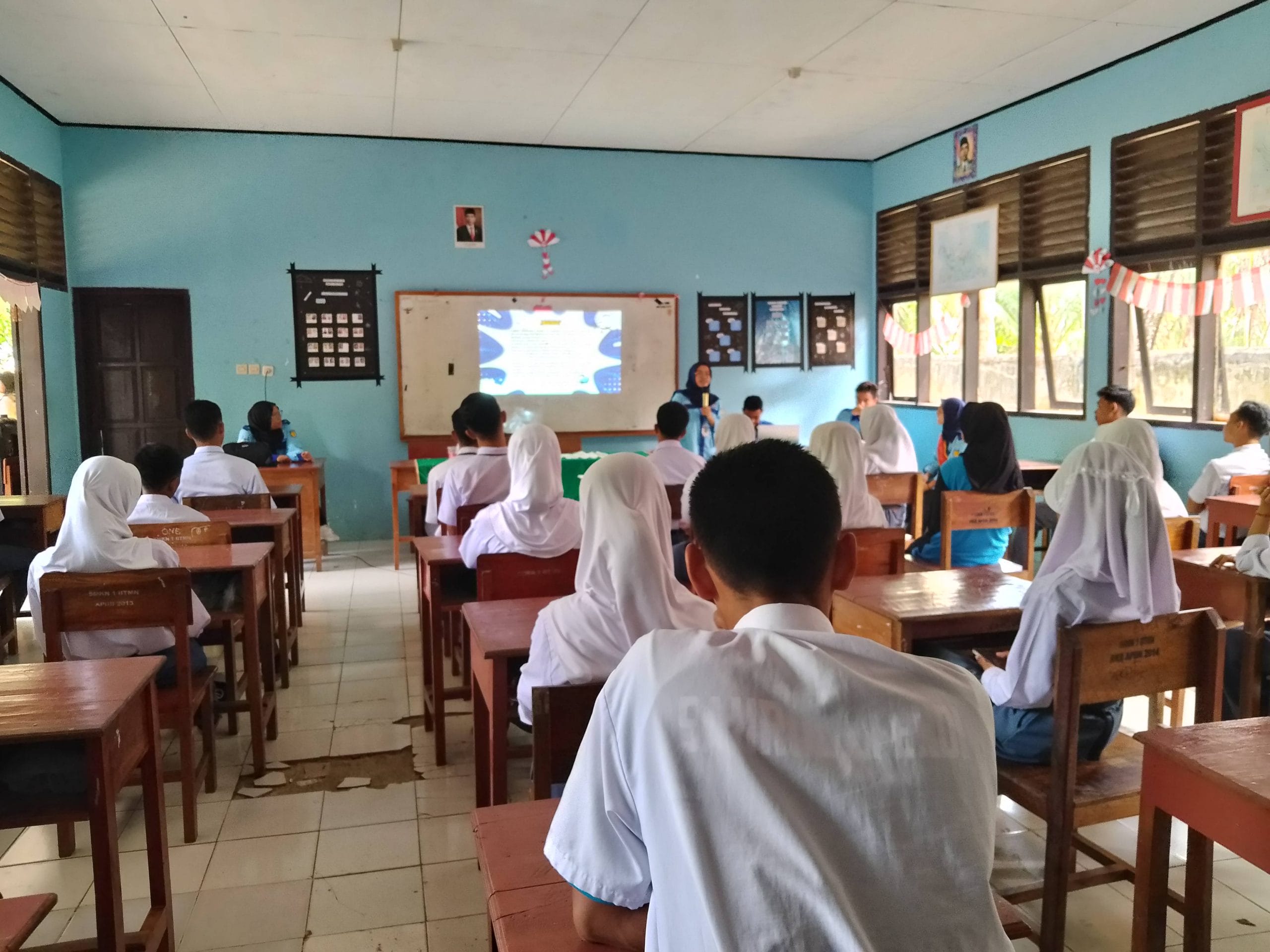 Sosialisasi Tentang Pernikahan Usia Dini dan Pornografi di SMKN 2 Selayar