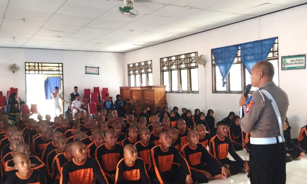 Satlantas Polres Majene Berikan Materi Peraturan Patroli Keamanan Sekolah Pada Taruna SMK Negeri 3 Majene