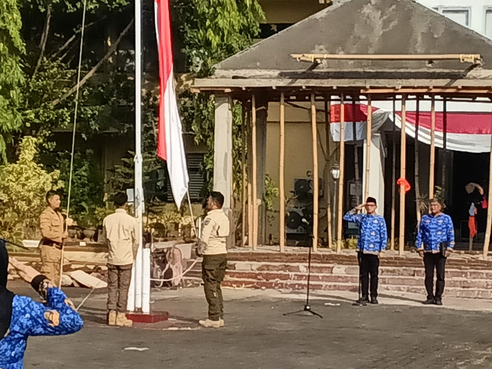 Wakili Kadisdik Sulsel di Upacara HKN, Kabid SMK Hery Sumiharto Minta Staf Perhatikan Kedisiplinan