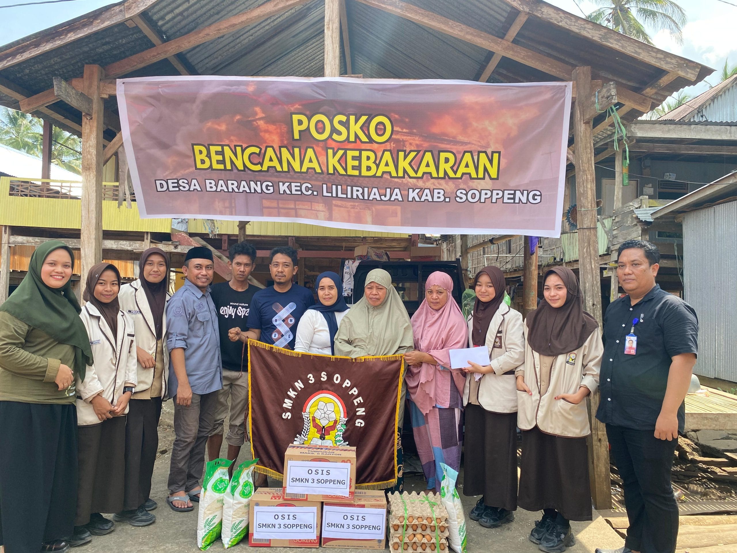 OSIS SMKN 3 Soppeng Gelar Aksi Solidaritas untuk Korban Kebakaran di Desa Barang