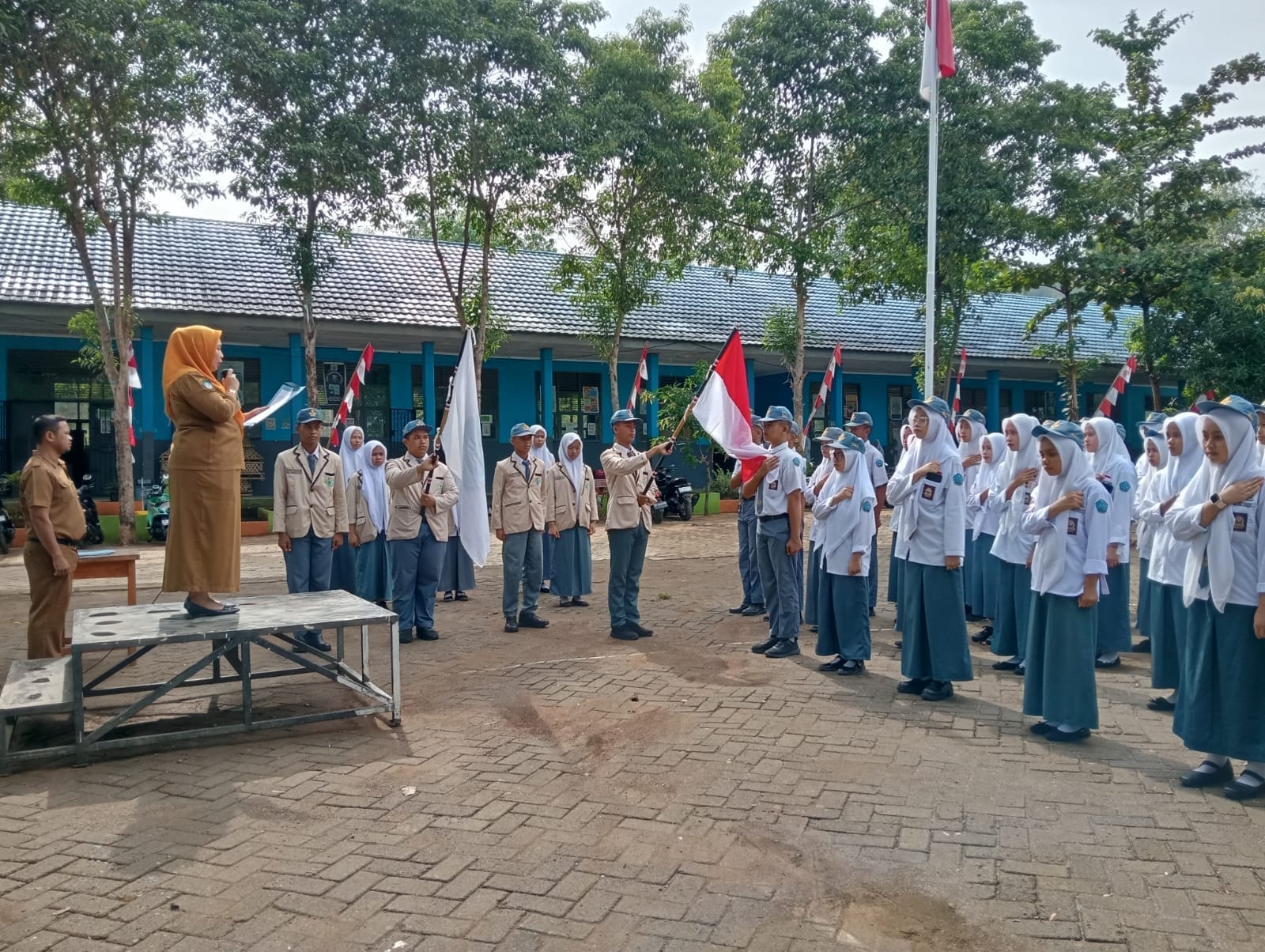 Lantik Pengurus OSIS SMAN 10 Maros Masa Bakti 2024-2025, Ini Pesan Kepsek Hj Rosdiana