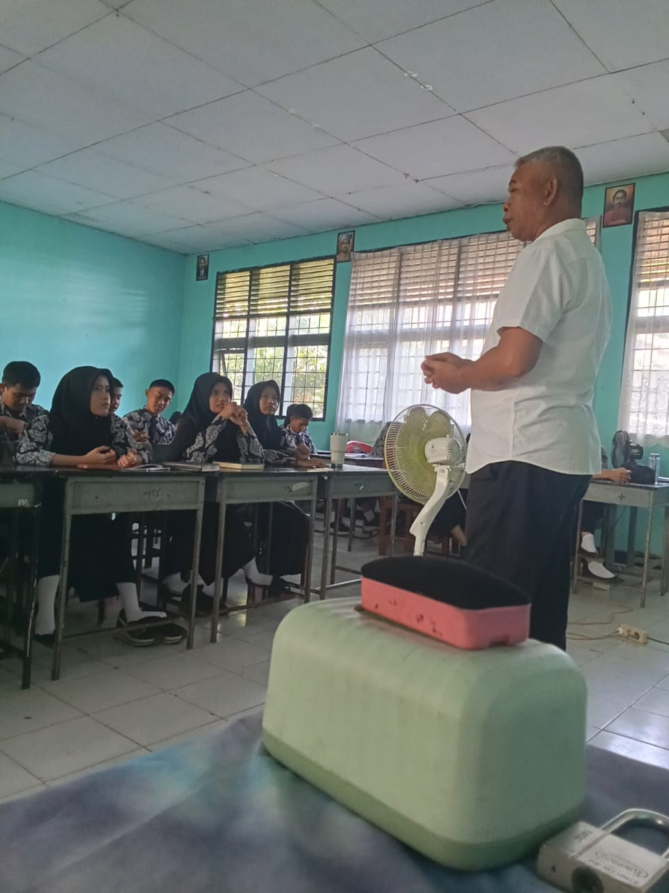 Kembali Sidak Sekolah dan Temukan Kelas Kosong,, Kacabdisdik Jumain ‘Warning’ Kepsek SMAN 1 Pangkep